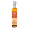 Fles extra vierge olijfolie met rode pepers en knoflook, perfect voor pittige gerechten.