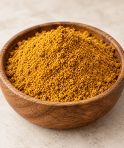 Milde Korma currypoeder in een ronde houten kom