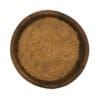 Houten kom gevuld met kibbelingmix, kruiden voor kibbeling op een productpagina.