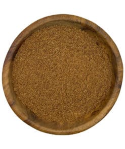 Houten kom met glutenvrije kruiden voor Babi Pangang Kruiden Zonder Zout – Aziatische kruidenmix.