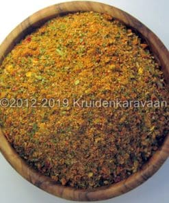 Houten kom gevuld met Spaanse BBQ rub, ideale pittige marinade om online te bbq rub kopen.