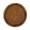 African Rub kruidenmix in een ronde houten kom op witte achtergrond