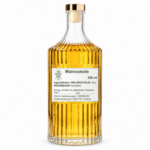 Walnootolie 250 ml met Olie & Azijnkaravaan-etiket binnen gladde vlak – representatieve illustratie